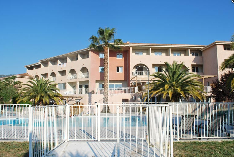 Adonis Saint Florent Exteriör bild